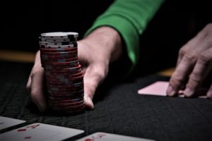 Teknik Bermain Judi Poker Online Biar Memperoleh Keuntungan Besar
